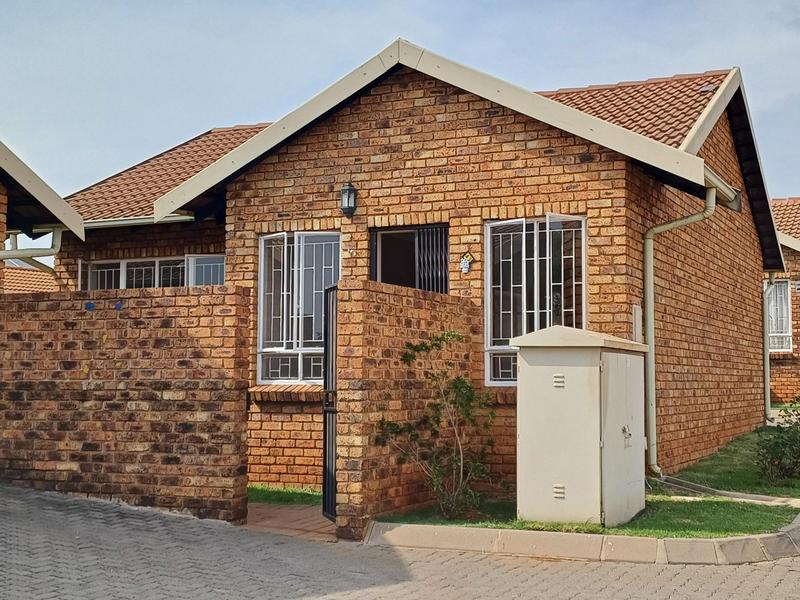 2 Bedroom Property for Sale in Eldoraigne Gauteng