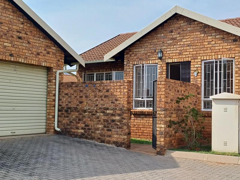 2 Bedroom Property for Sale in Eldoraigne Gauteng