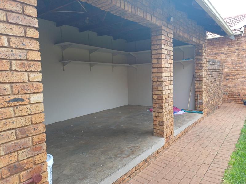 2 Bedroom Property for Sale in Eldoraigne Gauteng