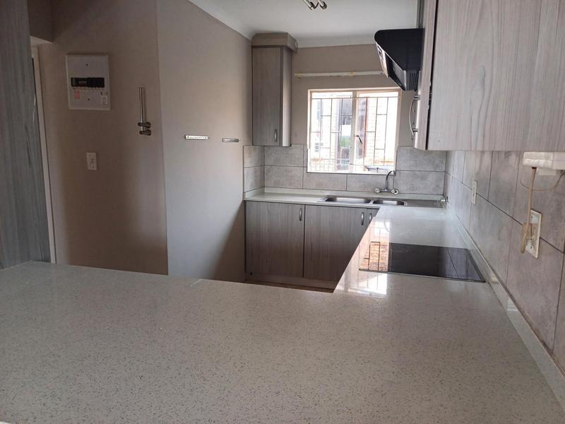 2 Bedroom Property for Sale in Eldoraigne Gauteng