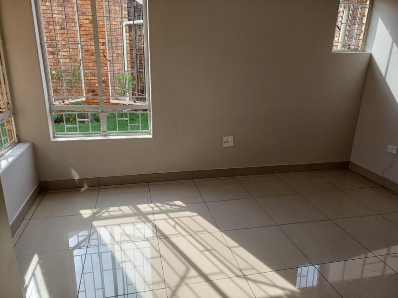 2 Bedroom Property for Sale in Eldoraigne Gauteng