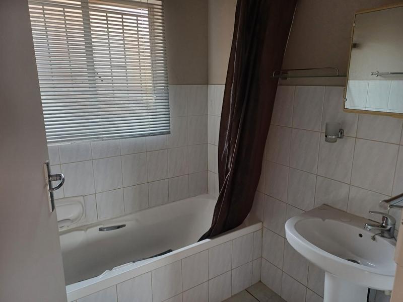 2 Bedroom Property for Sale in Eldoraigne Gauteng