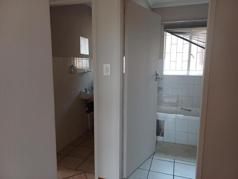2 Bedroom Property for Sale in Eldoraigne Gauteng