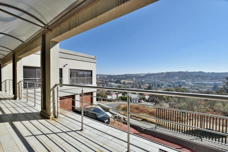 6 Bedroom Property for Sale in Glenvista Gauteng