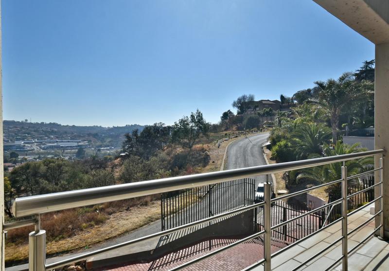 6 Bedroom Property for Sale in Glenvista Gauteng