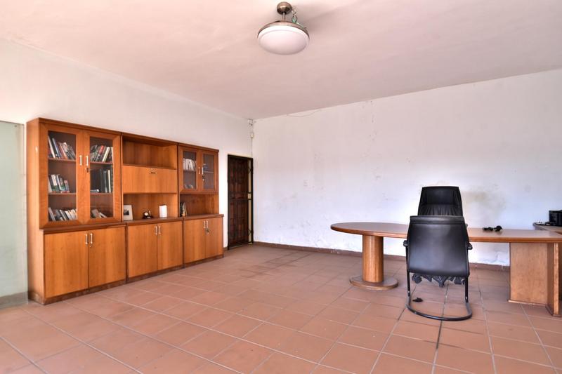6 Bedroom Property for Sale in Glenvista Gauteng
