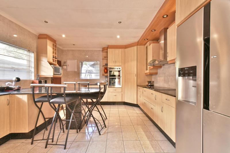 6 Bedroom Property for Sale in Glenvista Gauteng