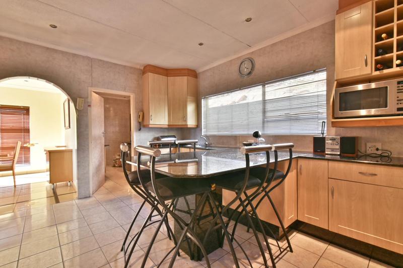 6 Bedroom Property for Sale in Glenvista Gauteng