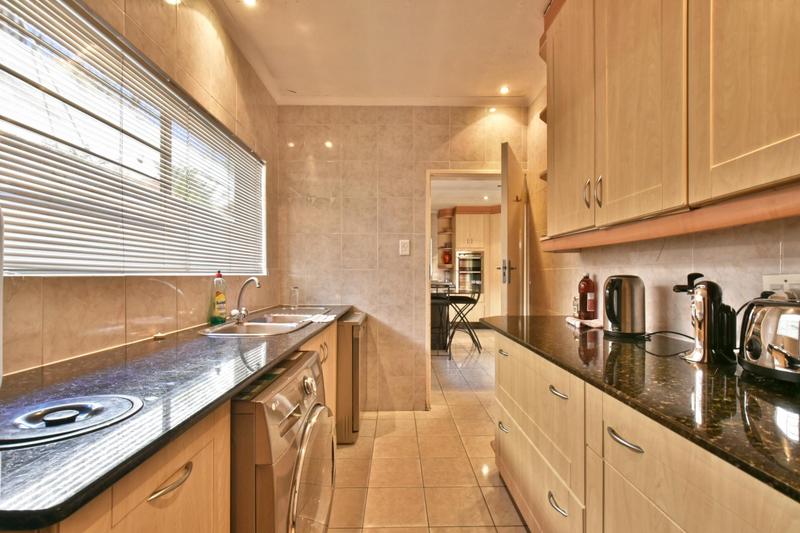 6 Bedroom Property for Sale in Glenvista Gauteng