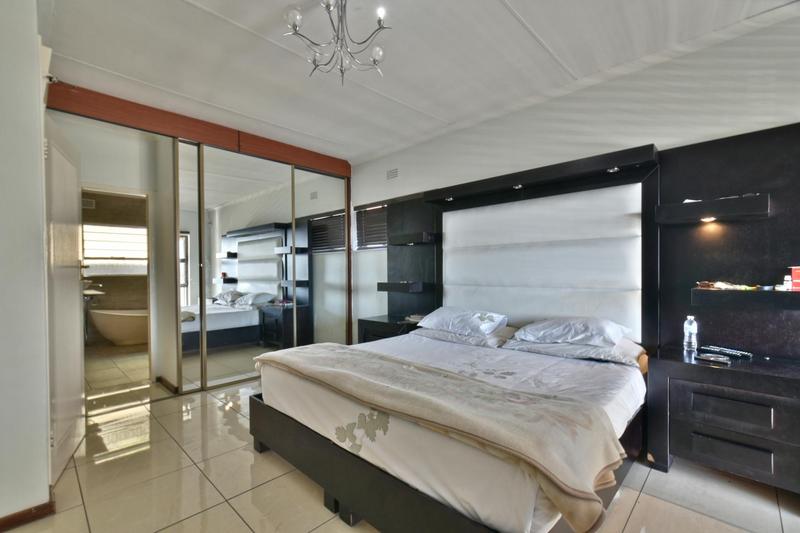 6 Bedroom Property for Sale in Glenvista Gauteng