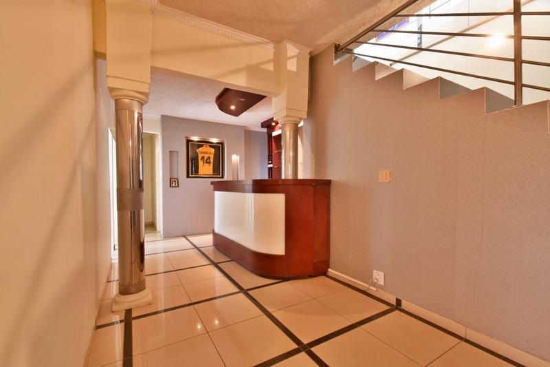 6 Bedroom Property for Sale in Glenvista Gauteng