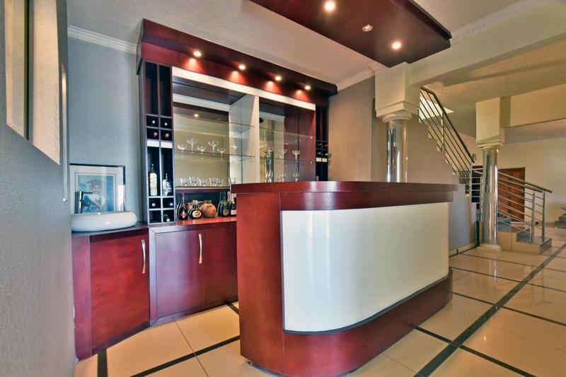 6 Bedroom Property for Sale in Glenvista Gauteng
