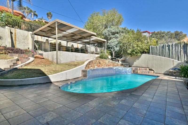 6 Bedroom Property for Sale in Glenvista Gauteng