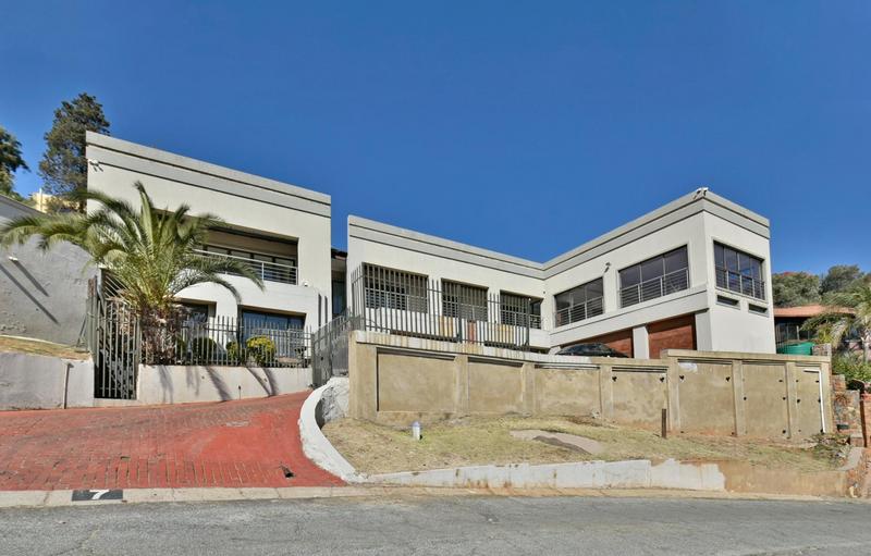 6 Bedroom Property for Sale in Glenvista Gauteng