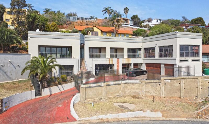 6 Bedroom Property for Sale in Glenvista Gauteng