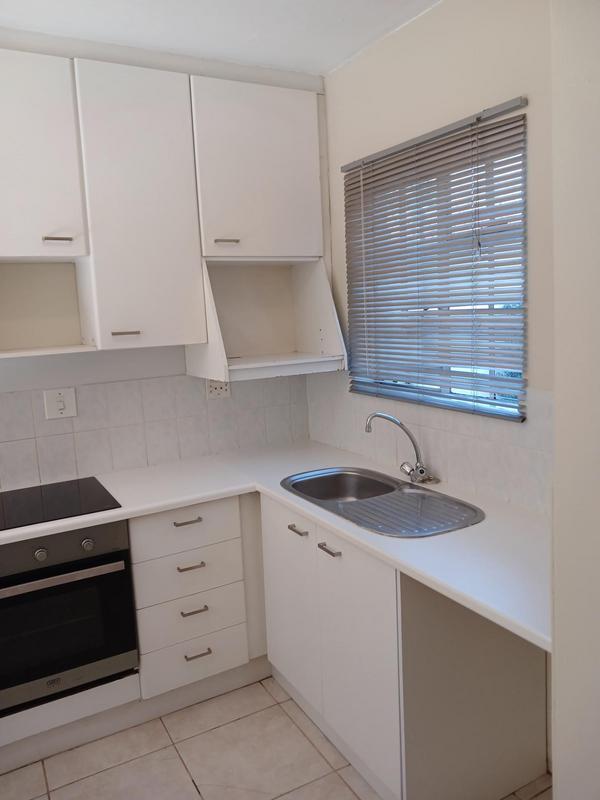 To Let 1 Bedroom Property for Rent in Magaliessig Gauteng
