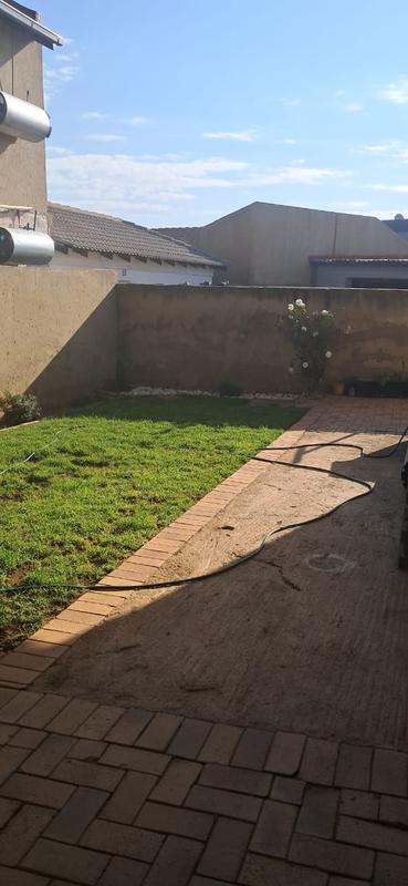 To Let 3 Bedroom Property for Rent in Meadowlands Gauteng