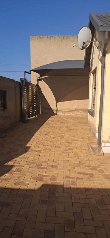 To Let 3 Bedroom Property for Rent in Meadowlands Gauteng