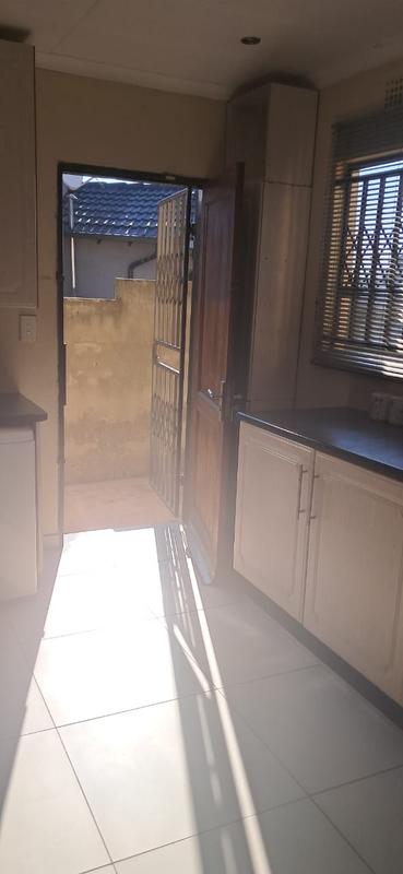 To Let 3 Bedroom Property for Rent in Meadowlands Gauteng