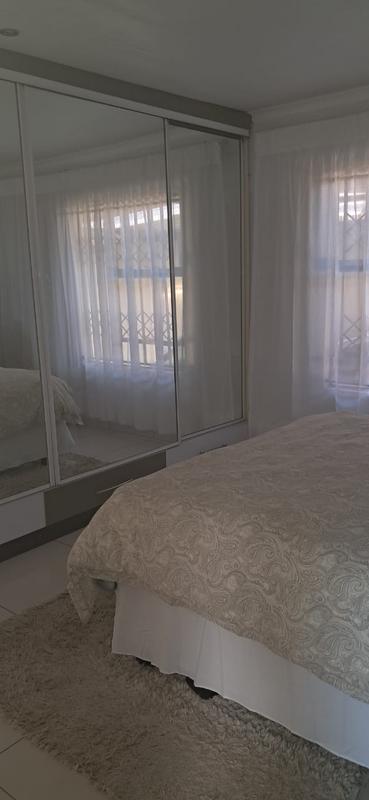 To Let 3 Bedroom Property for Rent in Meadowlands Gauteng