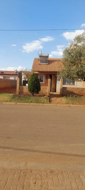 2 Bedroom Property for Sale in Lufhereng Gauteng