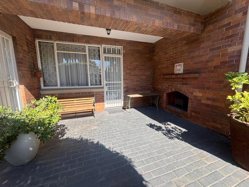 4 Bedroom Property for Sale in Florida Hills Gauteng
