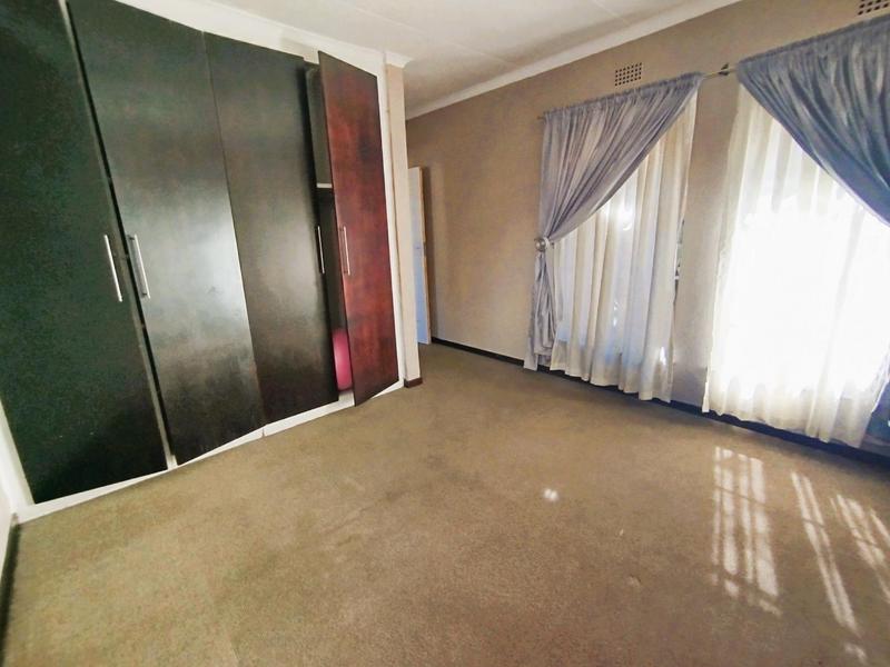 5 Bedroom Property for Sale in Sunward Park Gauteng