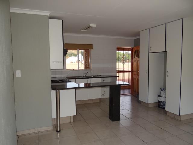 To Let 2 Bedroom Property for Rent in Helderkruin Gauteng