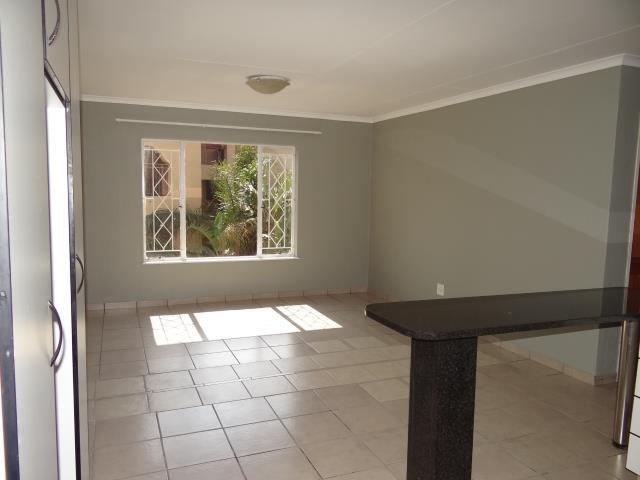 To Let 2 Bedroom Property for Rent in Helderkruin Gauteng