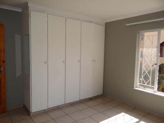 To Let 2 Bedroom Property for Rent in Helderkruin Gauteng