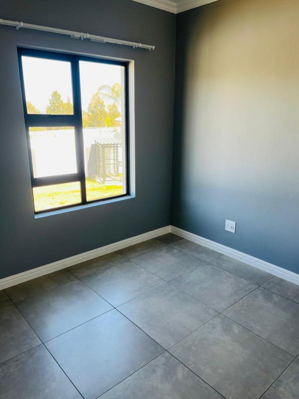 To Let 3 Bedroom Property for Rent in Waterfall Gauteng