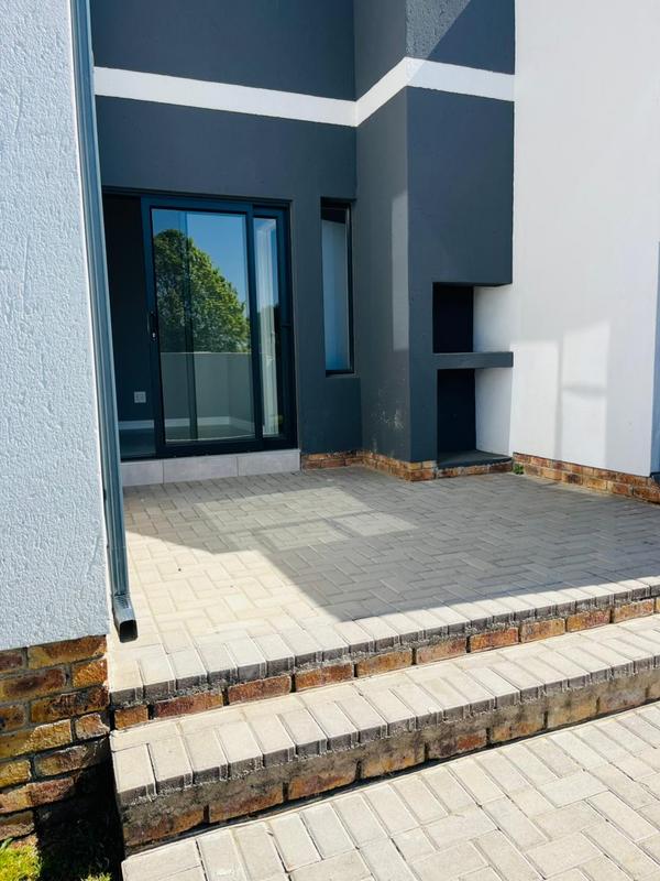 To Let 3 Bedroom Property for Rent in Waterfall Gauteng