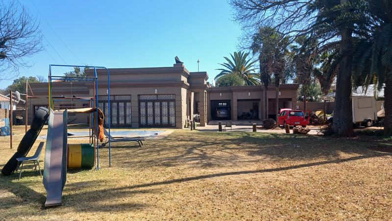 9 Bedroom Property for Sale in Clayville Gauteng