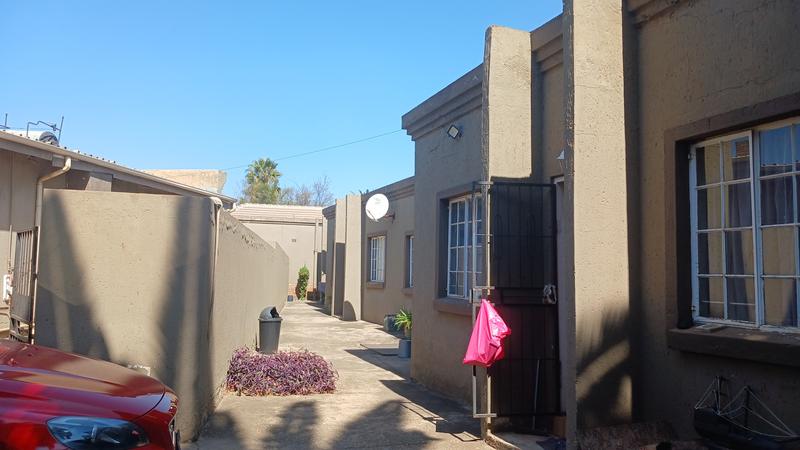 9 Bedroom Property for Sale in Clayville Gauteng