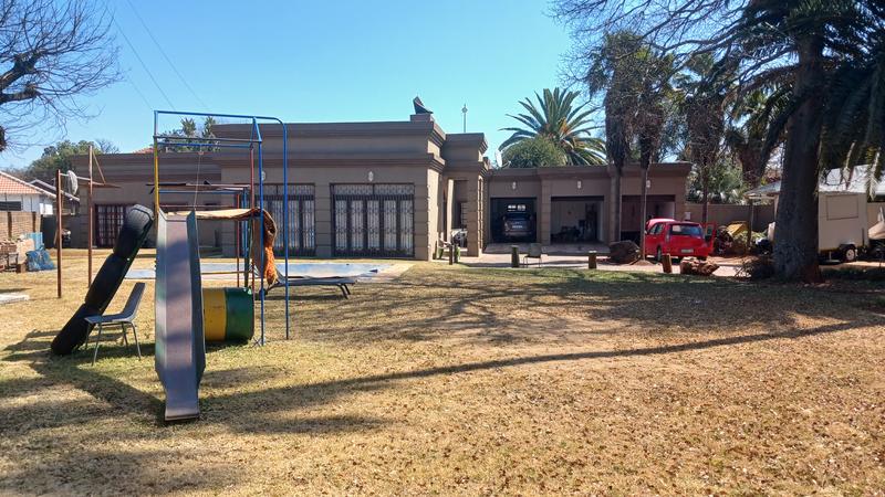 9 Bedroom Property for Sale in Clayville Gauteng