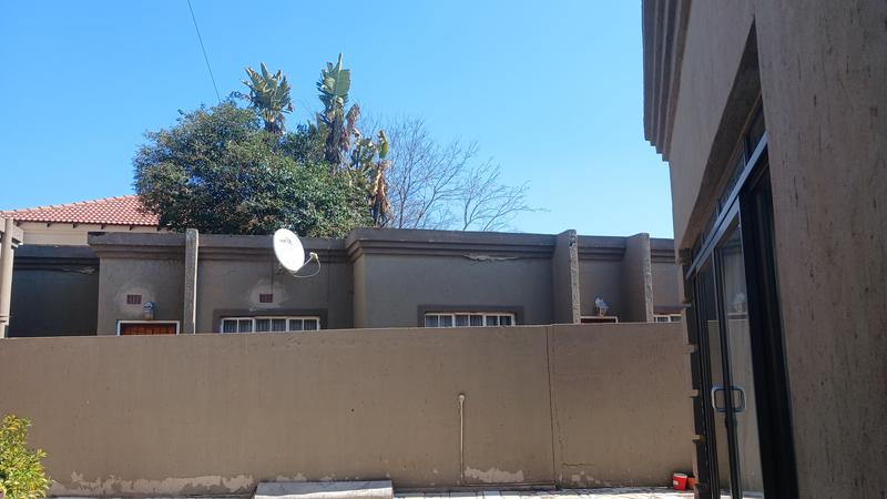 9 Bedroom Property for Sale in Clayville Gauteng