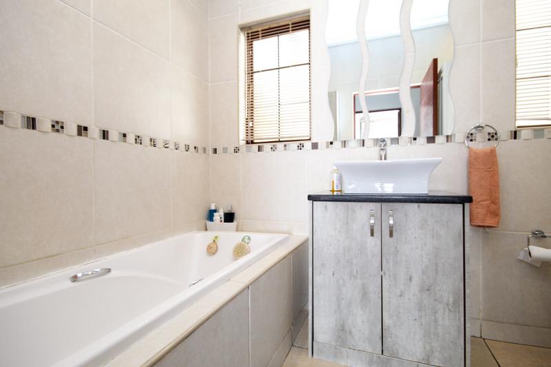 3 Bedroom Property for Sale in Thatchfield Gauteng