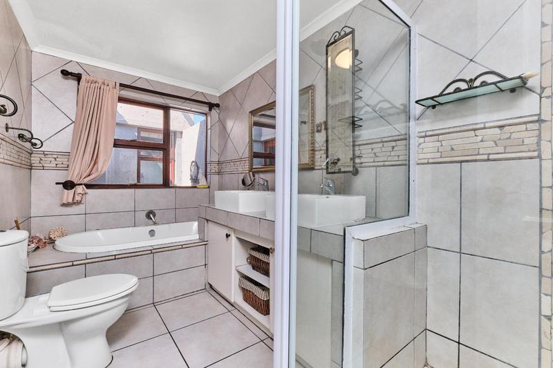 3 Bedroom Property for Sale in Cedar Lakes Gauteng