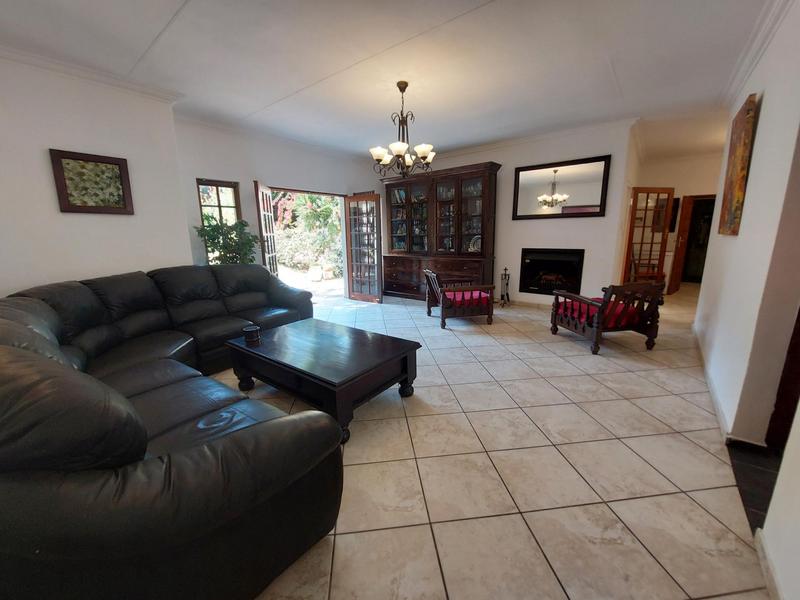 5 Bedroom Property for Sale in Waverley Gauteng