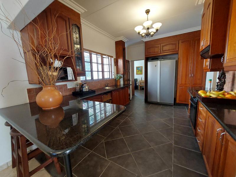 5 Bedroom Property for Sale in Waverley Gauteng