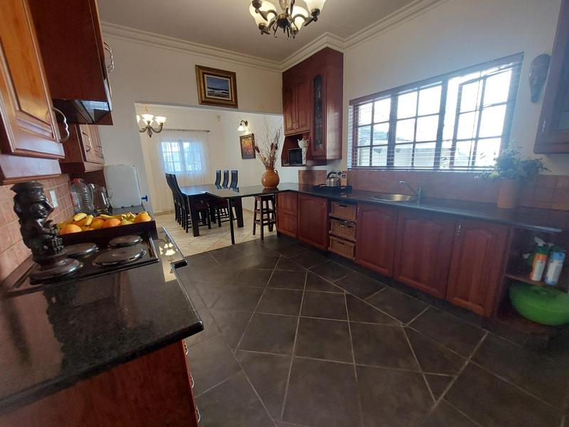 5 Bedroom Property for Sale in Waverley Gauteng