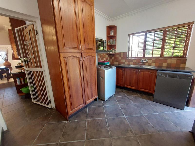 5 Bedroom Property for Sale in Waverley Gauteng