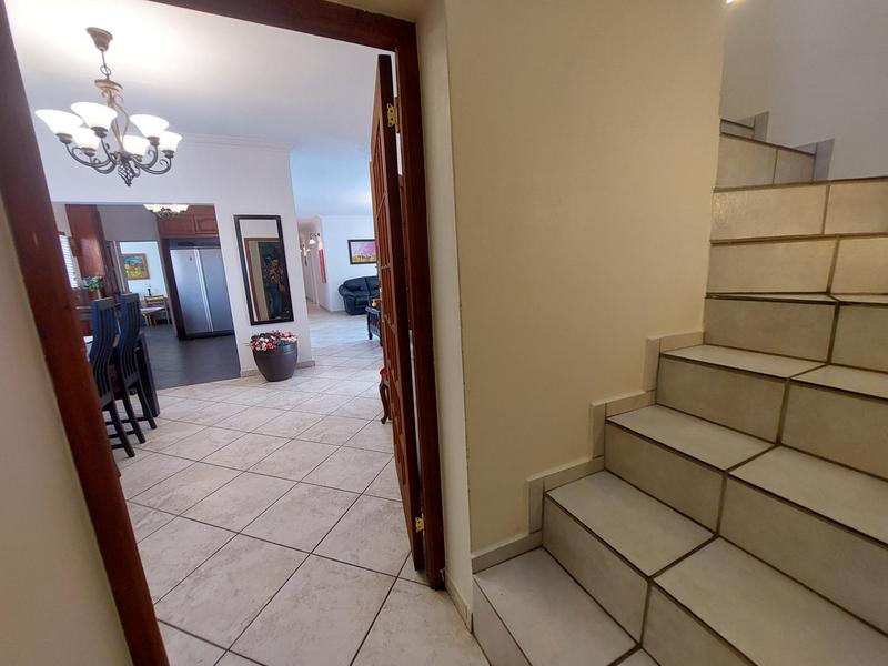 5 Bedroom Property for Sale in Waverley Gauteng