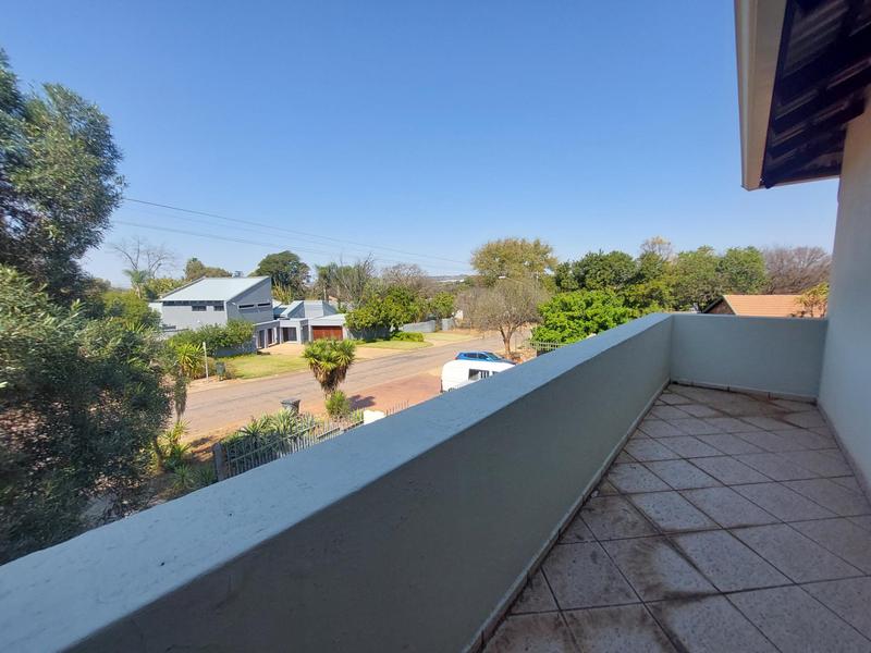 5 Bedroom Property for Sale in Waverley Gauteng