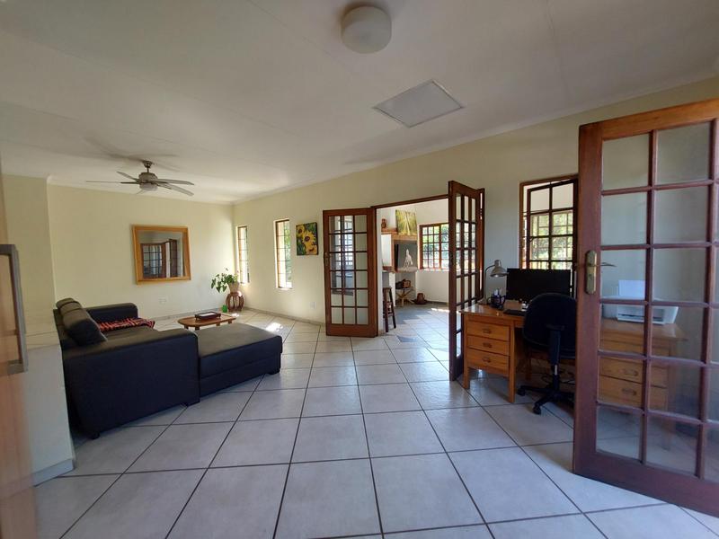 5 Bedroom Property for Sale in Waverley Gauteng