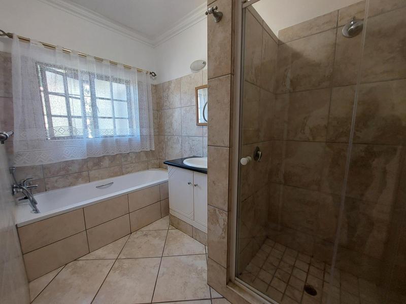 5 Bedroom Property for Sale in Waverley Gauteng