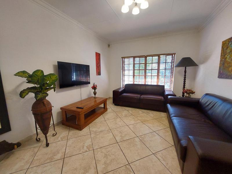 5 Bedroom Property for Sale in Waverley Gauteng