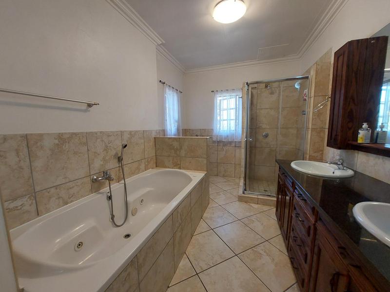 5 Bedroom Property for Sale in Waverley Gauteng
