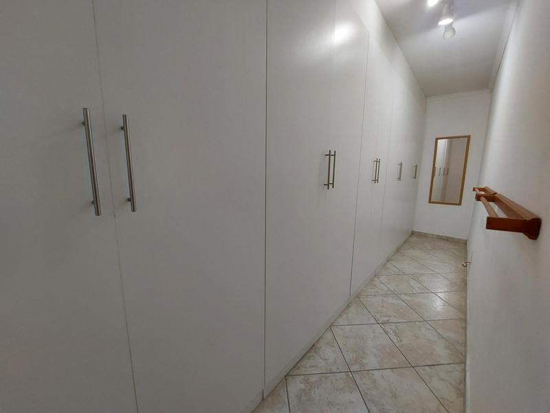 5 Bedroom Property for Sale in Waverley Gauteng