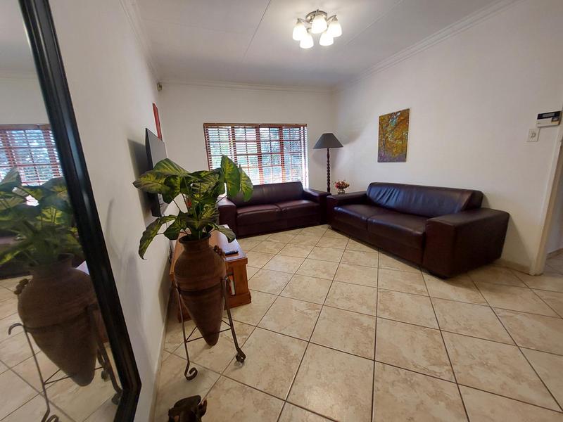 5 Bedroom Property for Sale in Waverley Gauteng
